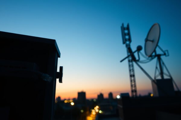 Comparison of Ethernet backhaul and wireless backhaul technologies for networking.